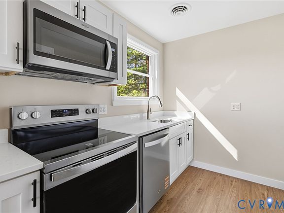 3rd image of 105 Saint Lo Dr