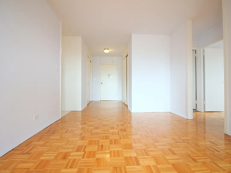 401 2nd Ave #19-D — Photo 5