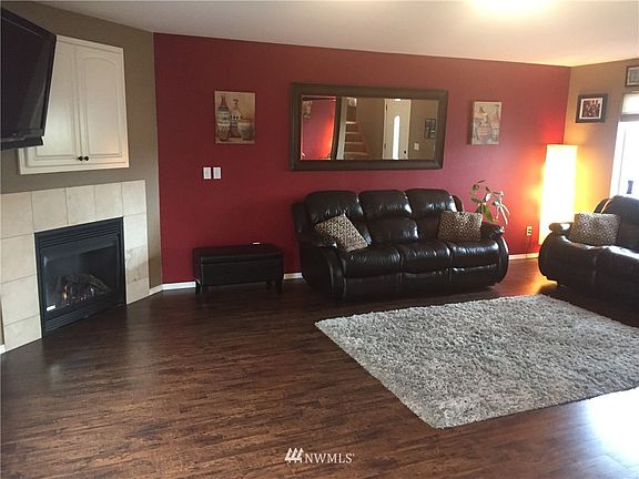 4th image of 3406 E E Street