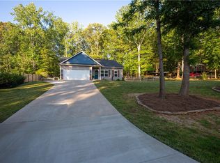 426 Wood St, Central, SC 29630