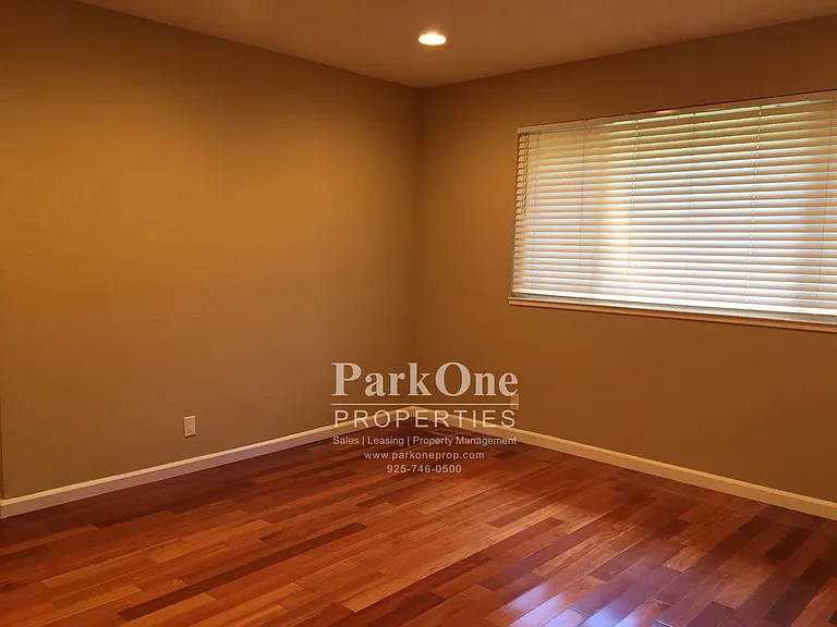 1500 Fieldcrest Dr — Photo 14