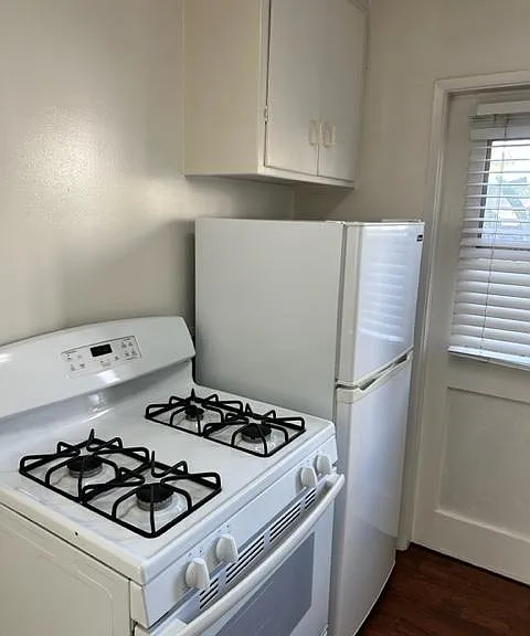236 W East St W — Photo 13
