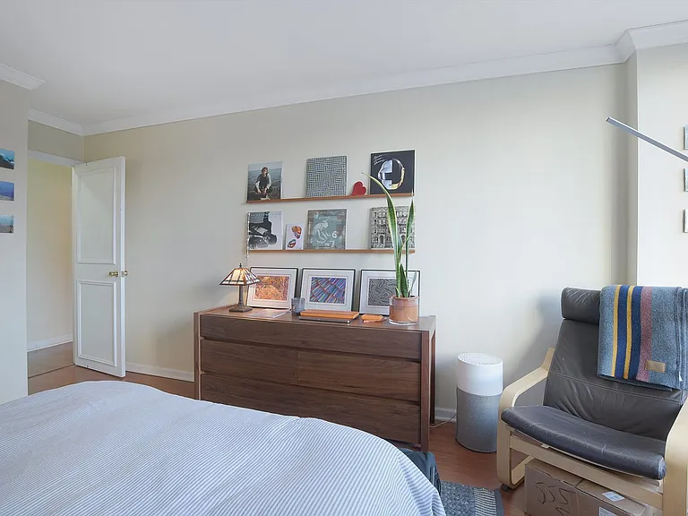 1555 N Sandburg Ter #201 — Photo 16