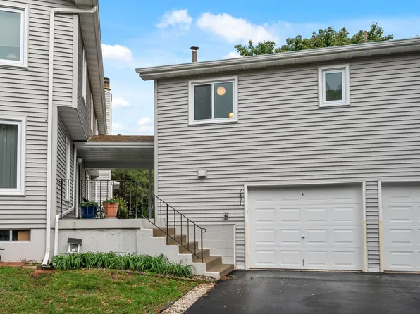 7431 Landau Curv, Bloomington, MN 55438