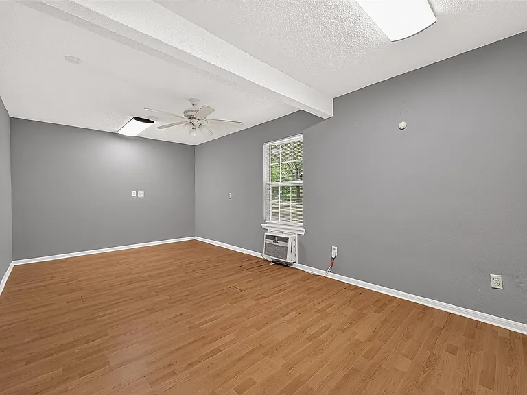 19002 Mirror Lake Dr — Photo 40