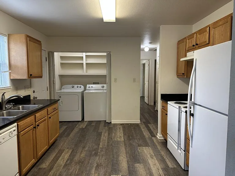 103 Juniper Pl — Photo 4