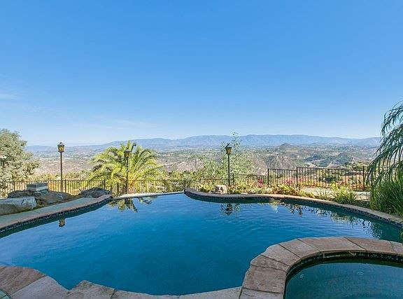 3rd image of 9505 Meadow Mesa Dr W