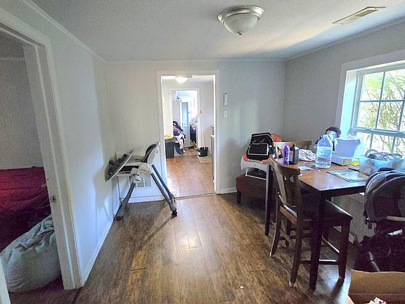 3rd image of 2592 E 39th St