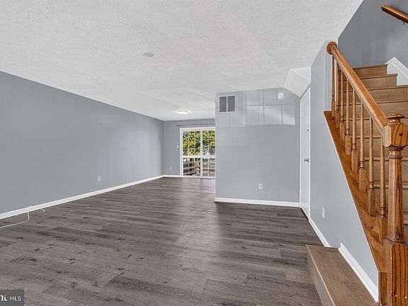 4th image of 12 Hallview Ct