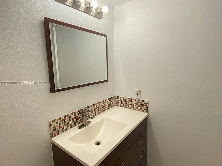 2761 Taft St #405 — Photo 14