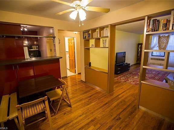 5th image of 2800 Coyle St APT 524