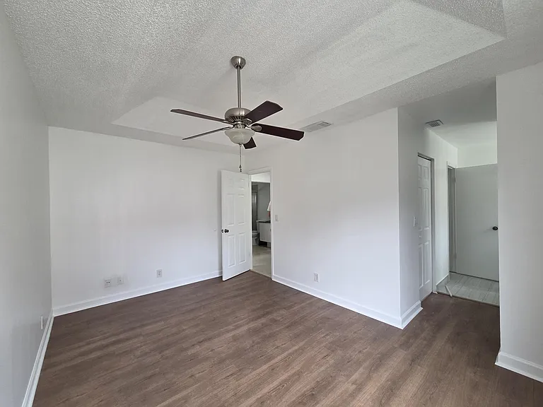533 NW 47th Ave — Photo 9