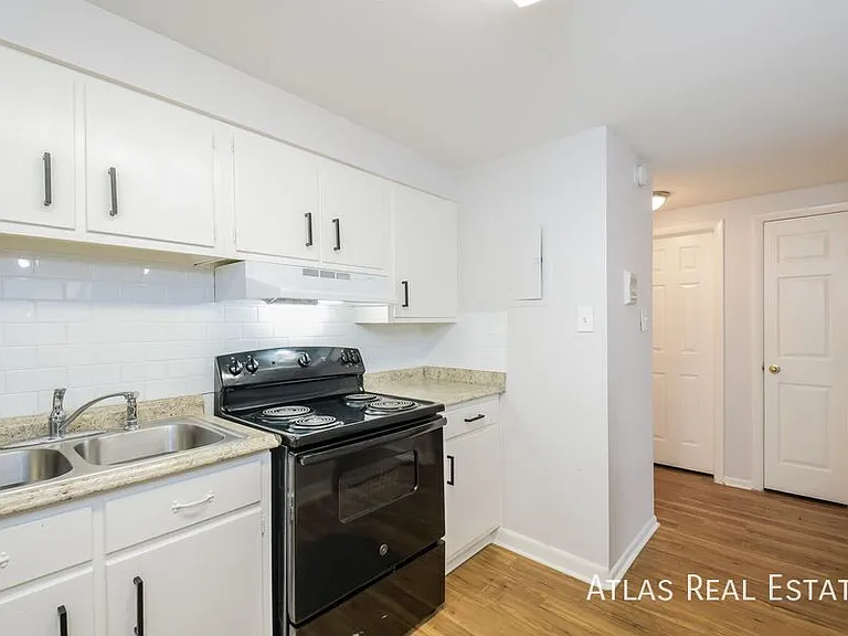 4993 N King St #303 — Photo 4
