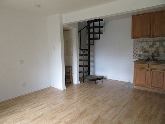 3rd image of 42 Nassau Colony APT 6