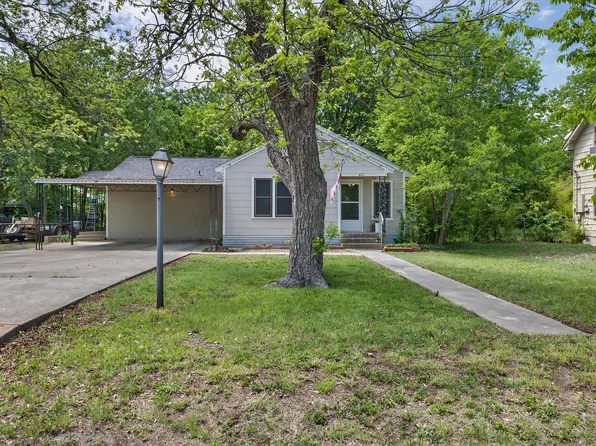 621 S Main St, Lockhart, TX 78644