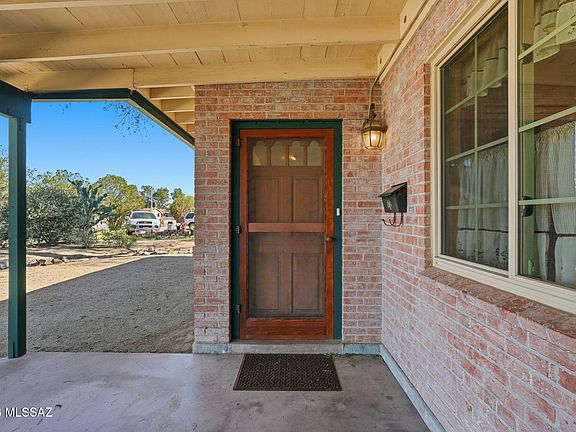 3rd image of 2938 E Beverly Dr