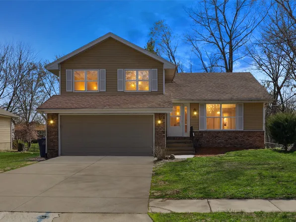 5010 Bel Aire Rd, Des Moines, IA 50310