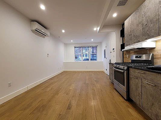 3rd image of 826 Saint Johns Pl #1A