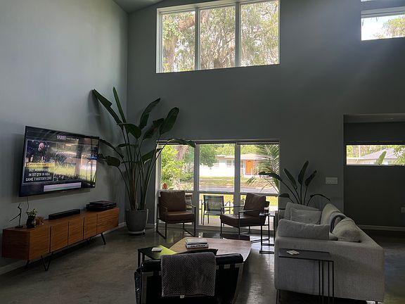 4th image of 812 Cypress Ave