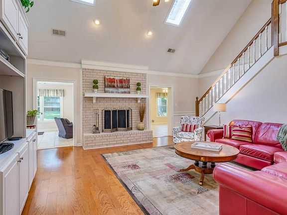 5th image of 9035 Lansdowne Ln