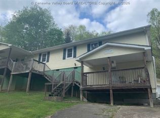 65 Mighty Oaks Dr, Chapmanville, WV 25508