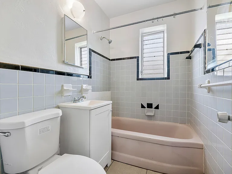 515 NE 150th St #3 — Photo 7
