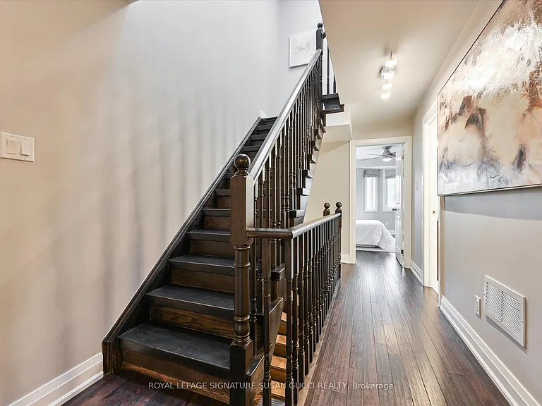 2833 Saint Clair Ave E — Photo 21