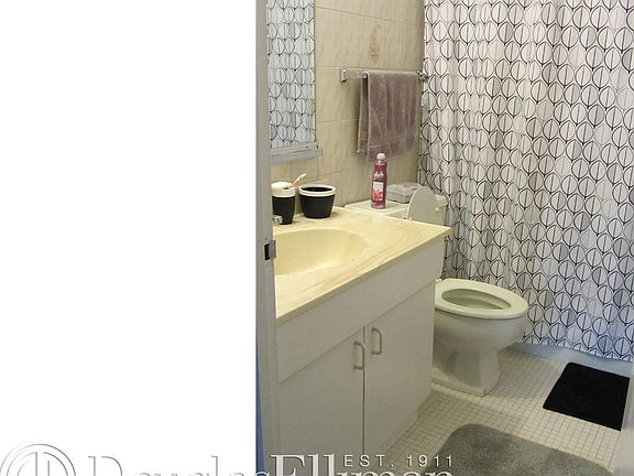 3rd image of 245 E 54th St APT 18C