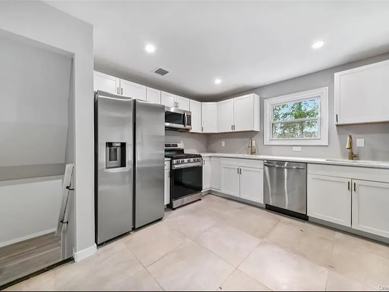 3 Mid Oaks Dr — Photo 3