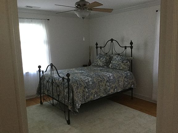 Upstairs spacious bedroom