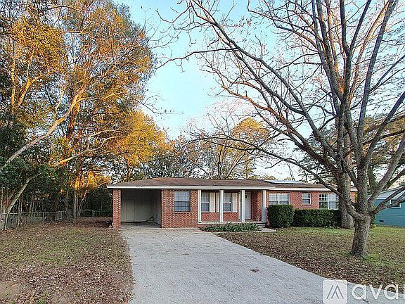 2nd image of 1911 Fannie Dr
