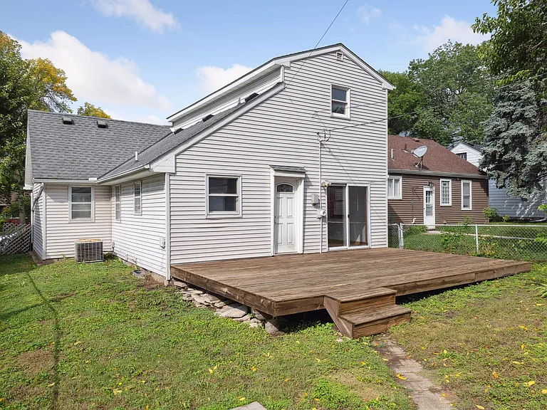 2745 Webster Ave S — Photo 12