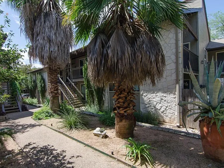 2410 Enfield Rd #10 — Photo 3