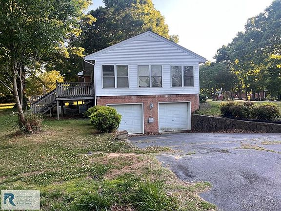 5th image of 213 Cambridge Dr