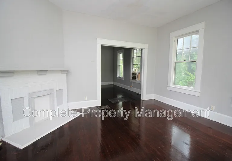 1822 Exeter Ave — Photo 2