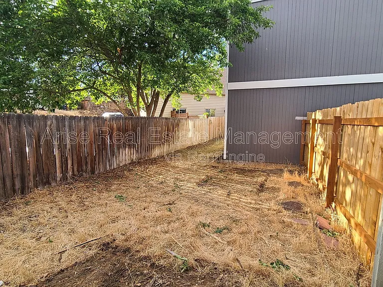 2141 SW Quartz Ave — Photo 26