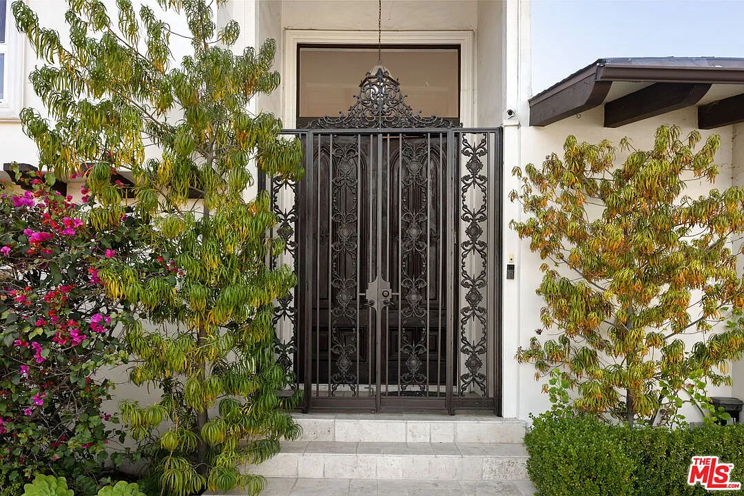 5 bed, 5.5 bath, 3833 sqft, $15,900 — Photo 3