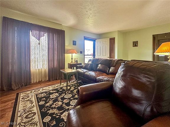 3rd image of 104 McDonald Ave