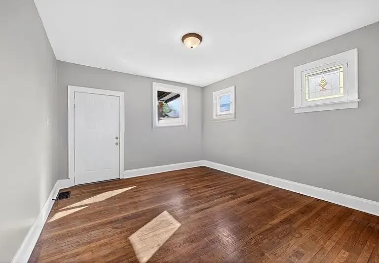 34 Lee Ave #2 — Photo 5