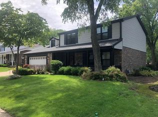 1111 W White Oak St, Arlington Heights, IL 60005