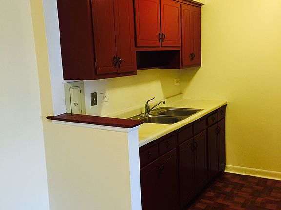 2nd image of 5848 N Kenmore Ave APT 401