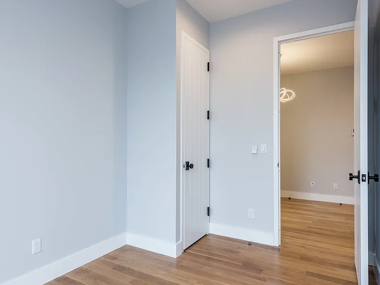 34 Belvedere St #4R — Photo 8