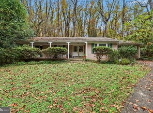 9116 Weant Dr, Great Falls, VA 22066