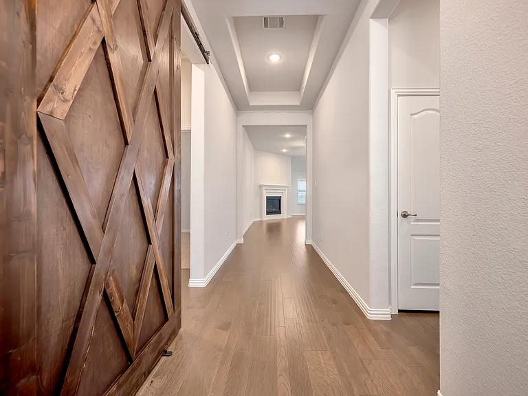 1104 Superbloom Ave — Photo 3
