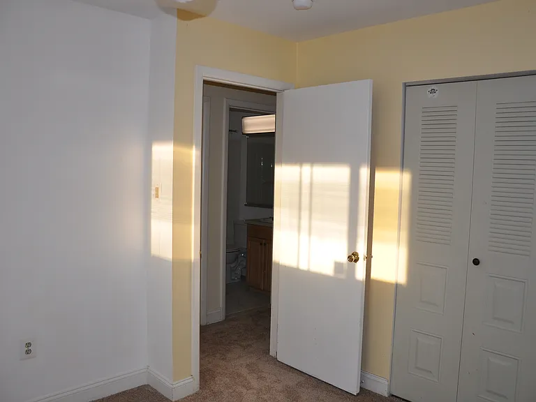 37 Chiswick Dr — Photo 22
