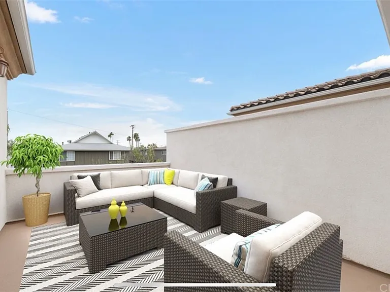 15612 Van Ness Ave #4 — Photo 3