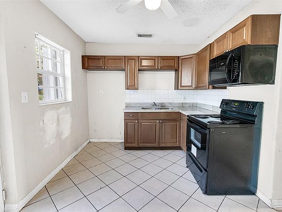 5th image of 1530 SW 64th Avenue