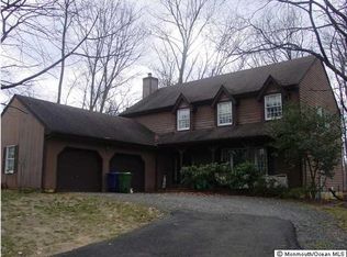 8 Harvest Ln, Tinton Falls, NJ 07724
