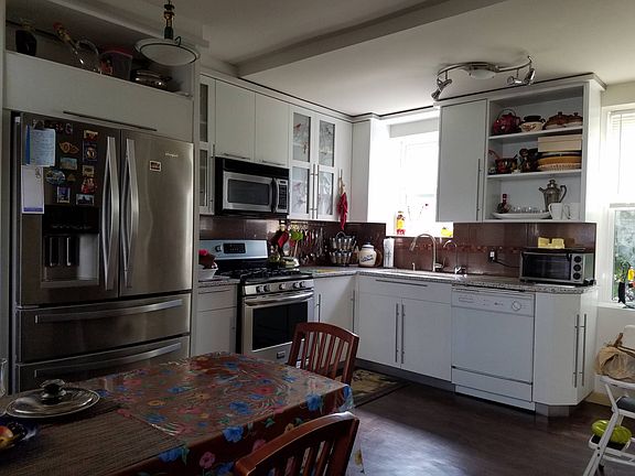 5th image of 379 Quintard St