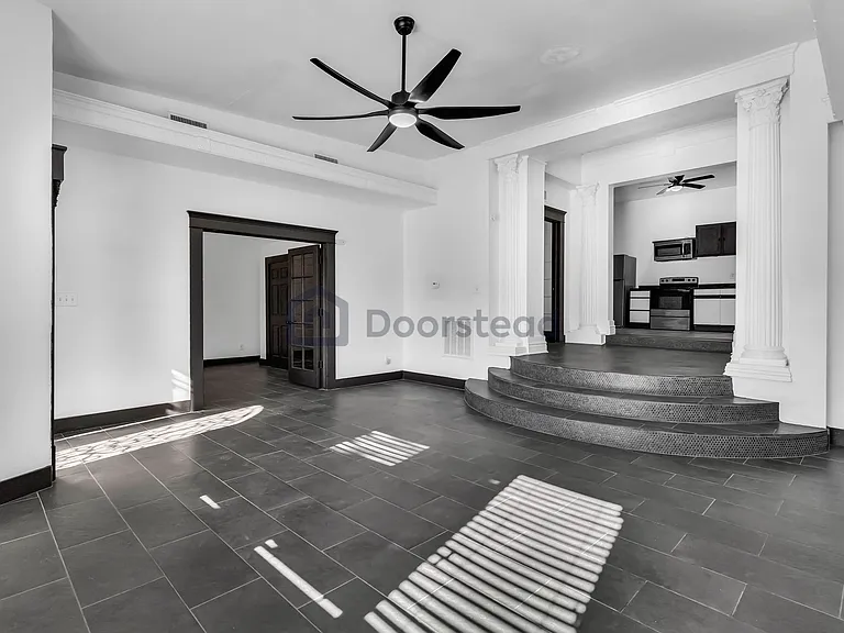 1803 E Yandell Dr — Photo 9